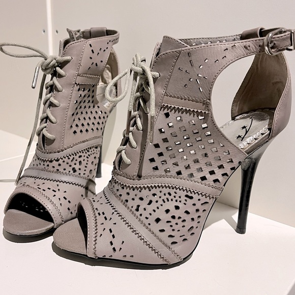 Gorgeous Lace up Heels - Picture 2 of 3